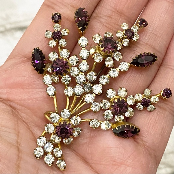 Vintage Unsigned Amethyst/Clear Austrian Crystal Flower Bouquet Brooch - Picture 2 of 14